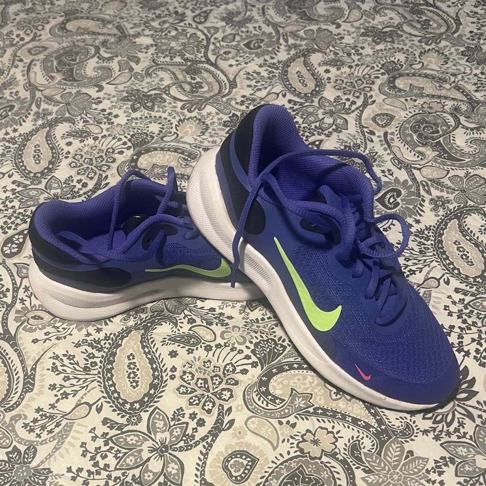 Nike Kids Sneakers in Blue and Green
